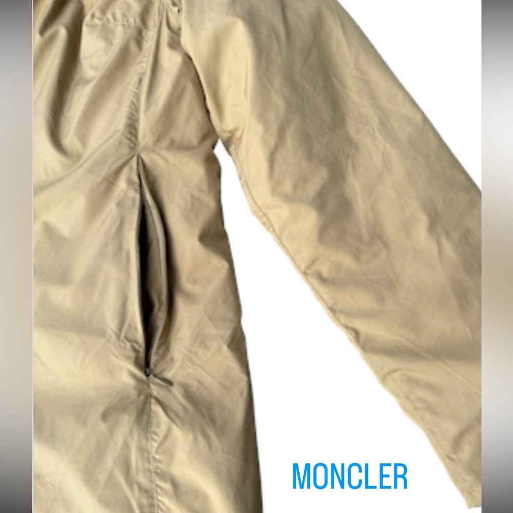 MONCLER Minimalist sleek puffer coat. - Picture 6 of 12